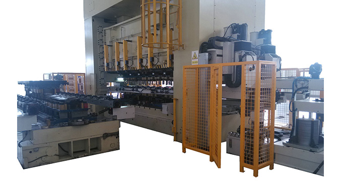 沖壓機械手和人工沖壓的應(yīng)用優(yōu)勢比較