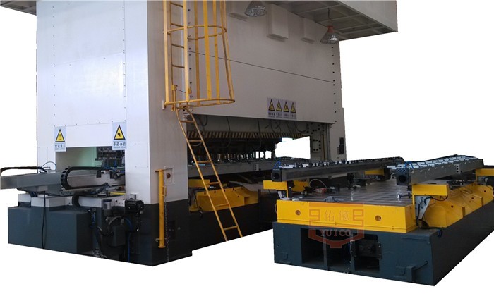 多臺(tái)沖床連線使用的沖壓機(jī)械手有哪些應(yīng)用優(yōu)勢(shì)？