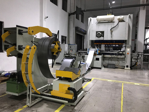 沖床安裝三次元機械手的好處！