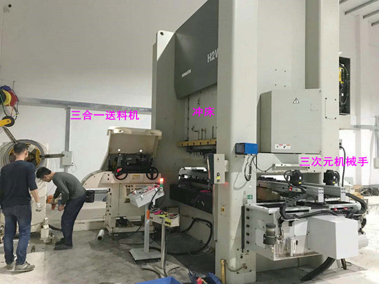 使用沖床機械手進行送料沖壓會給企業(yè)帶來什么效益？